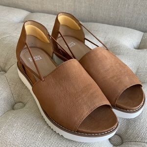 Eileen Fisher Tan Leather Platform Sandals